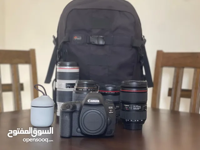 كاميرا Canon 5D Mark IV بحالة ممتازة للبيع مع عدساتها وحقيبتها
