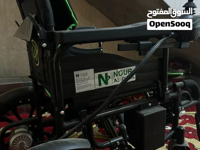 كرسي متحرك مستعمل مره واحده فقط.