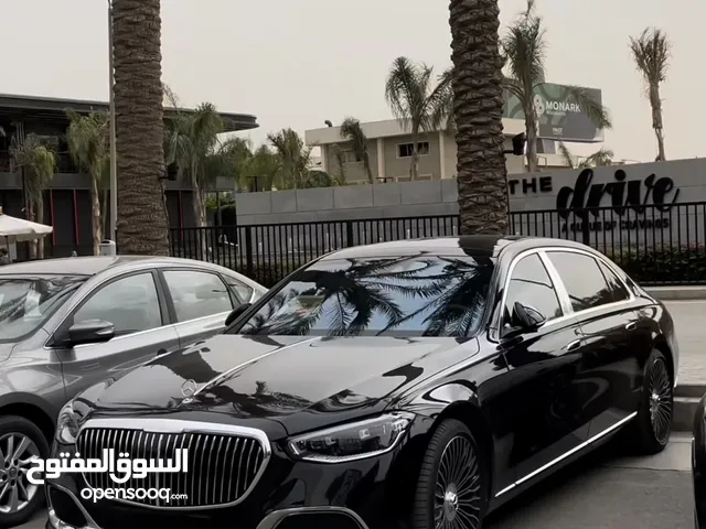 Sedan Mercedes Benz in Cairo