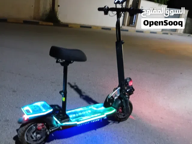 2025 Vespa 946