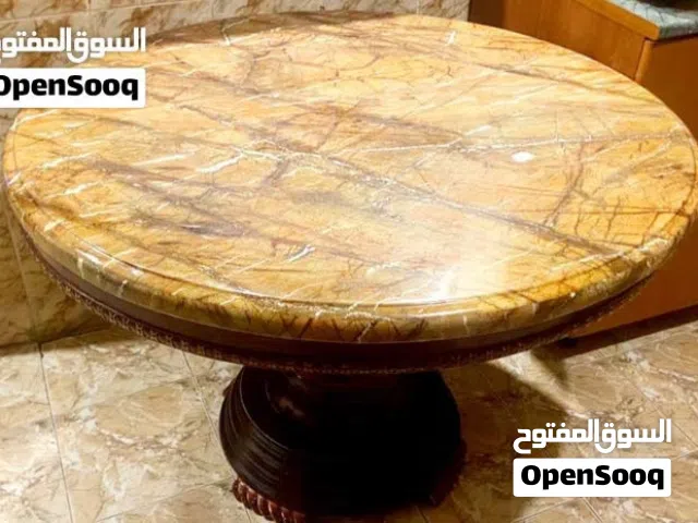 طاولة رخامية