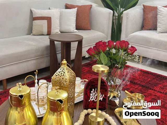 للبيع طقم غنفات 4 قطع كل قطّعه 3 أمتار مع طاولات