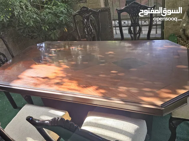 طاوله سفره 6 كراسي خشب زان ثقيل لون بني، الطول مترين وعرض 110سم.