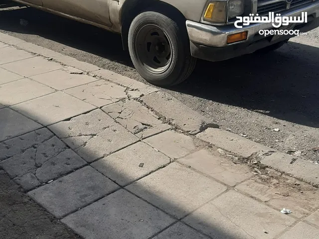 بكب تويوتا هيلوكس دبل كبين لون ابيض للبيع موديل 1993 ديزل خالي قص قلبان ماتور + جير بحالة ممتازة