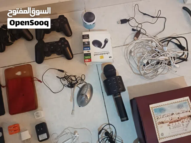 شروة اجهزة واسلاك وكبيلات وشوية اغراض