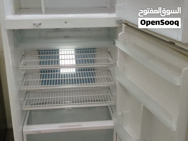 نبيع ثلاجي هيتاشي24 قدم كمبروسر اصلي بحاله ممتازه استخدام خفيف مع توصيل والتشغيل والكفاله