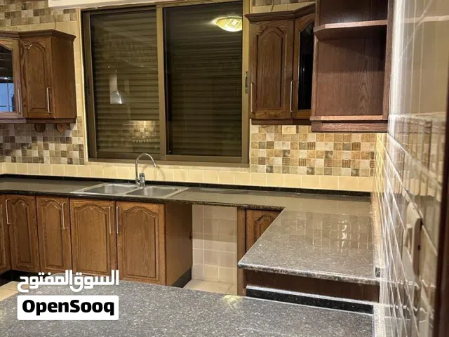 شقة طايق ثالث مع روف