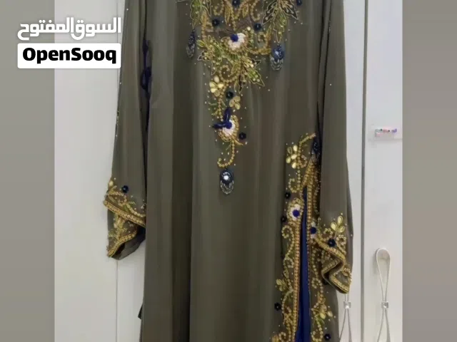 لبسة شك مع شيلتها من المصممة بانوك
