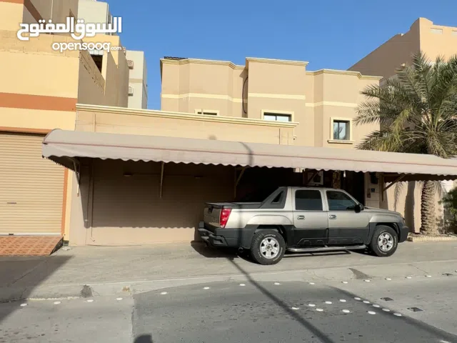 للايجار فيلا سكني تجاري نص مفروش في مدينة حمد دوار 15 تتكون من غرف نوم عدد 9 حمامات عدد 11 صالة