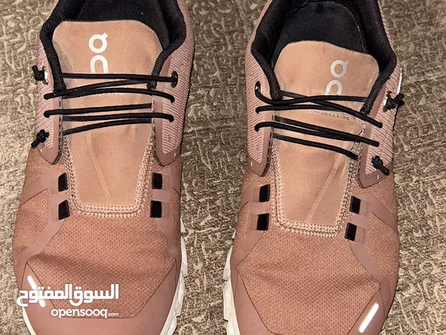 للبيع حذاء رانينق