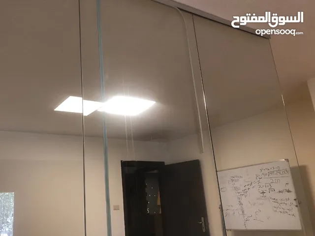 واجهة سوكاريت مع باب مستعمله