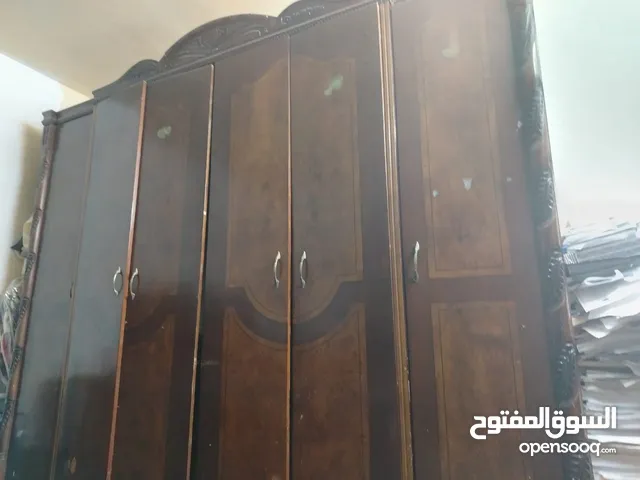 غرفة نوم تفصيل - خزانة 6 ضرف خشب لاتيه - مع سرير مع 2 طاولات جانبية + مراة