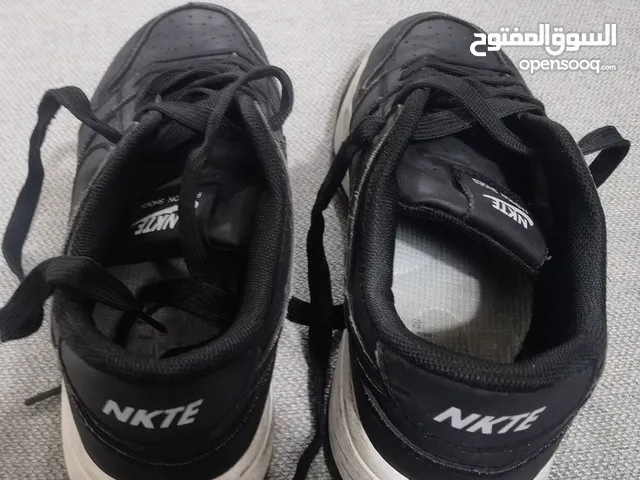 حذائين رياضي سطحي ومريح في اللبس مقاسهن 38 بحالة جيدة