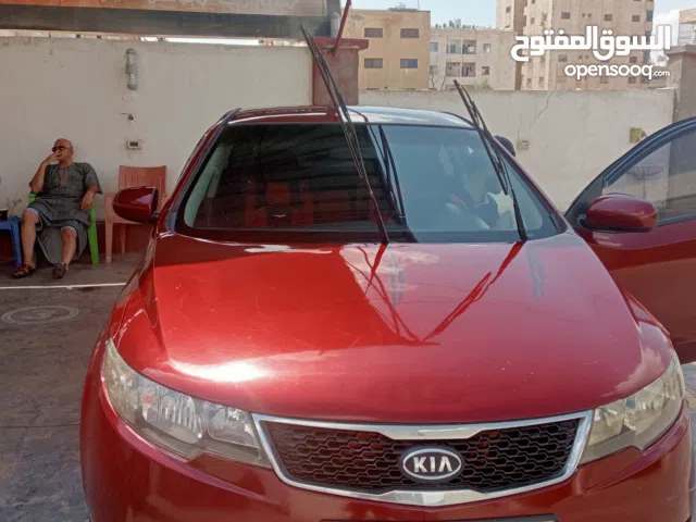 2012, كيا, سيراتو, Standard