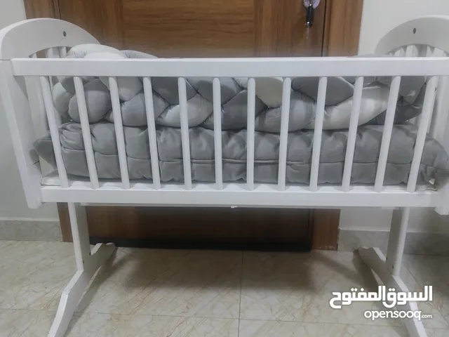 سرير اطفال هزاز