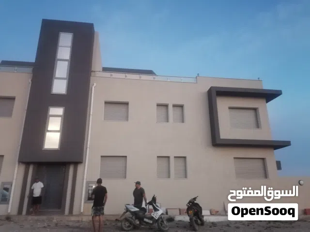 فرصة استثمار شقق حديثة البناء في الهوارية قريبة للبحر و جميع المرافق