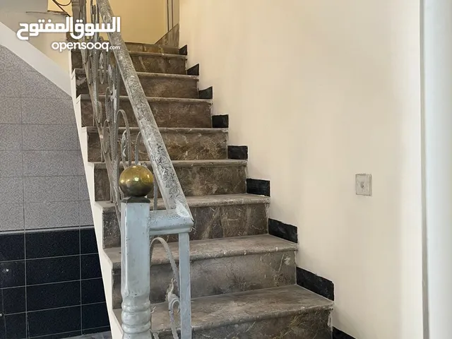 250 m2 4 Bedrooms Townhouse for Sale in Baghdad University