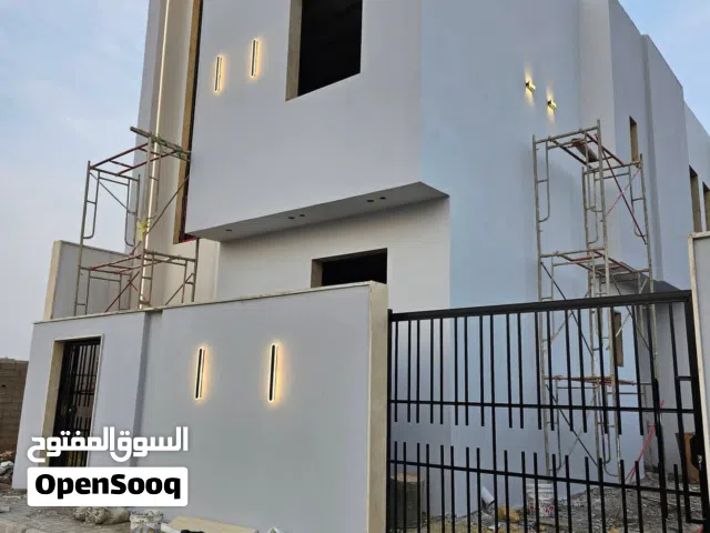 شقة بنظام فيلا الهواري/قرب حي الروضة/شارع مدرسةالريادة الدولية/مدخل مستقل دور أولى علوي