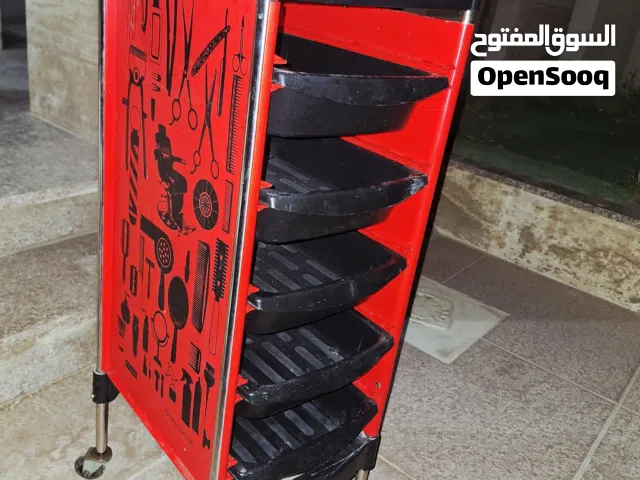 2 ترولي مع بعض بـ 200 ( زوز واحد اسود والثاني احمر ( حامل عده دولاب حلاقه متحرك)