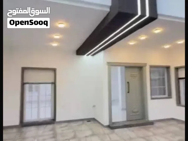 فيلا دورين للبيع تقع في عين زارة طريق المشتل تشطيب حديث وسعر كزيوني