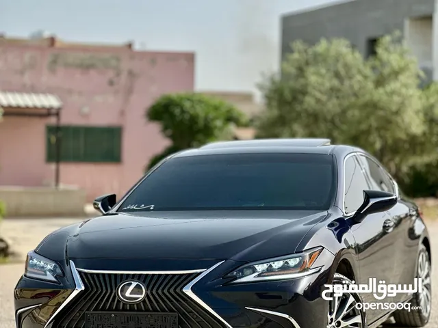 لكزس ES300 2019 ألترا فل كامل أعلى صنف لون كحلي غامق مميز للبيع
