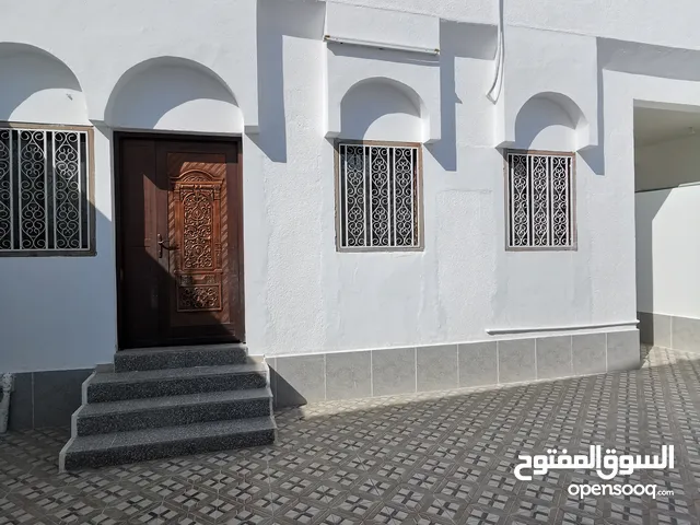 200 m2 4 Bedrooms Townhouse for Rent in Al Dakhiliya Nizwa