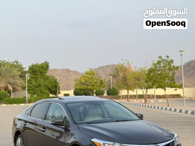 2017 تويوتا افالون Limited