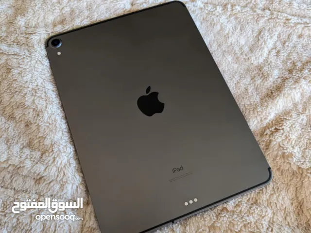 ايباد برو 2018  بحاله ممتازه موضح بصور بدعم شريحه ذاكره 512 بطاريه 97 كرتونه وشاحن