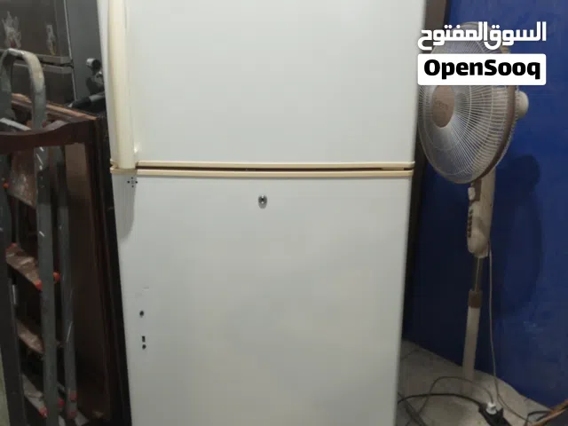 ثلاجة ال جي 22 قدم بحال الوكالة موجودة في الزرقاء الجديدة للبيع