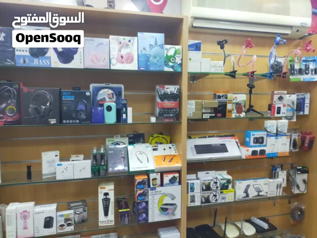 Mobile phone and computer shop for sale in Tubli market area. The shop is in a very lively area and