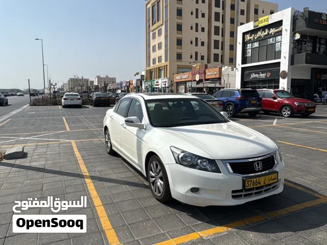 هوندا اكورد 2009 موديل، صالون سيدان، لون أبيض، مستعملة بحالة ممتازة