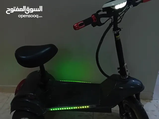 سكوتر كهربائي نظيف استخدام 4 شهور سبب البيع عدم استخدام + قابل للتفاوض وانا اسف ان الصور وحده بس