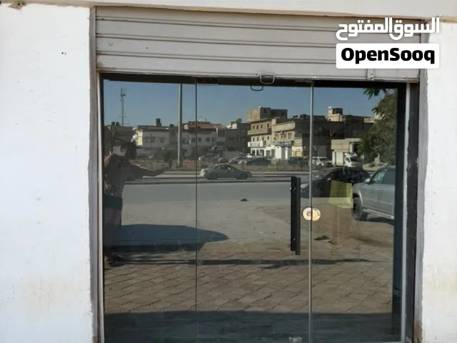 محل للايجار بشارع الخليج على الرئيسي قبالة الجنينة وقرب مفرق الكوبري بشارع الخليج