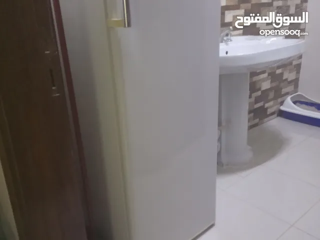 فريزر عامودي تفريز ممتاز وسجادة تركي وجهاز رياضة شبه جديد