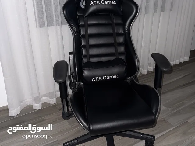 طاوله قيمنق مستعمل مع ماوس باد ( الماوس والكيبورد معاه) ومع كرسي