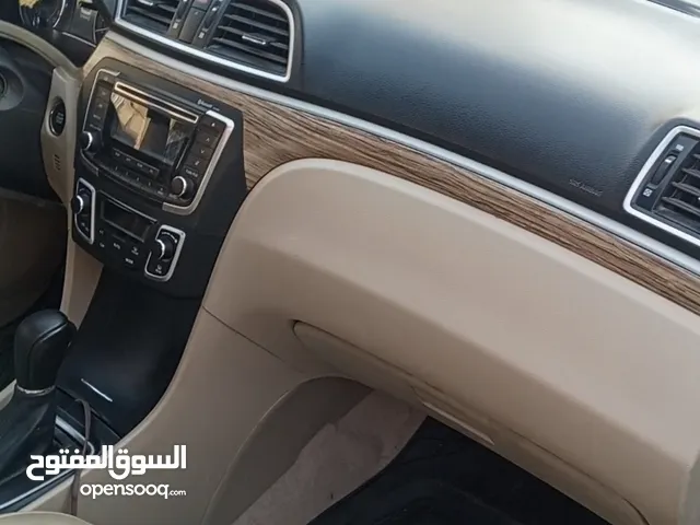 سوزوكي سياز موديل 2023 لون ابيض داخلبيج