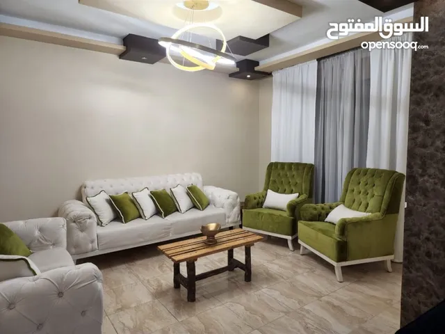 طقمين كنب وغرفة نوم بحالة ممتازة للبيع بسبب التجديد
