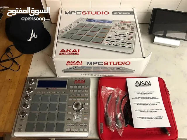 MPC Akai "MPC studio Electronic drum machine"  *(drum pads)*