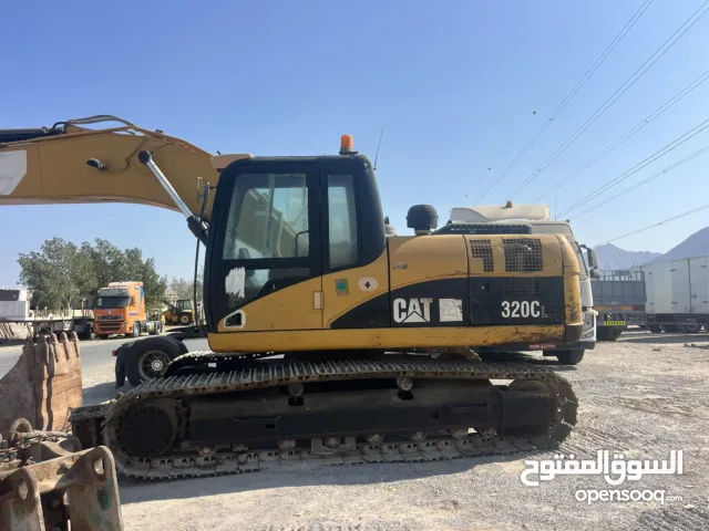 بيع حفاره كتربلر 320 مع بريكر سيارة نظيفة شغله 8 الف ساعة بس