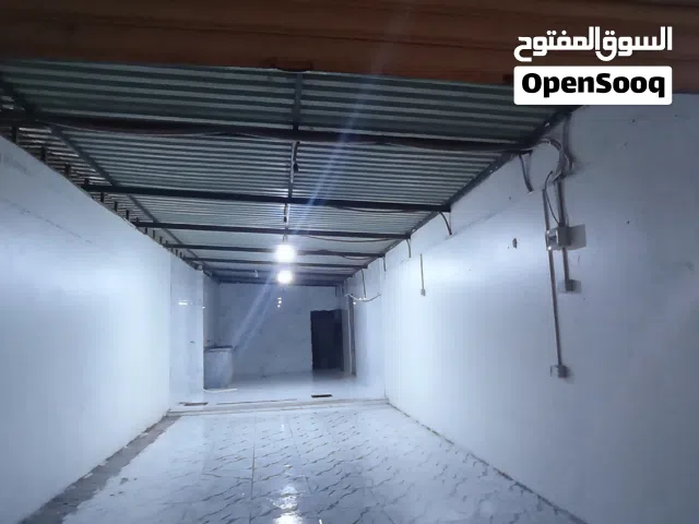 محل للايجار وسط الخمس يصلح للوداجو مقابل باب الضمان الاجتماعي الخمس بالقرب من مصحة الياسمين للاسنان