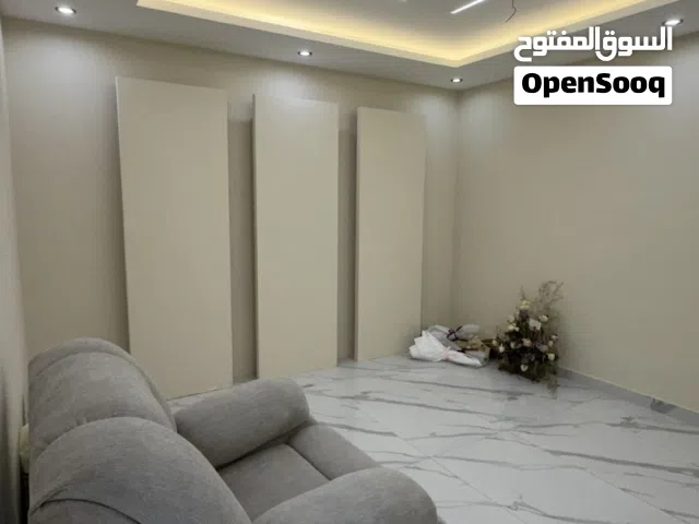 متوفر غرفة فارغة في مكتب شخصي