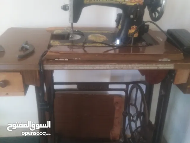 مخيطه كلاسيكيه قديمه لكن تخيط بشكل راىع