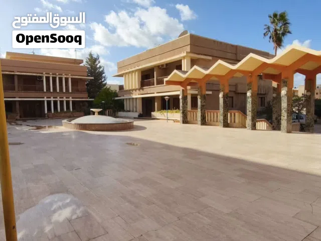 عرض خاص للمستثمرين ورجال الأعمال عقارللبيع في شارع الوكالات أكثر من نص هكتار عليه أربع فلل