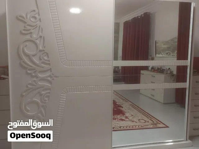 دولاب ملابس بحاله ممتازة جدا