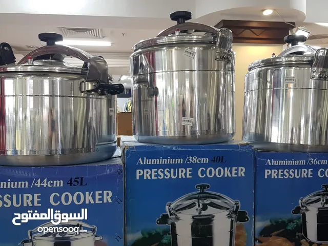 ثلاث طناجر ضغط سعة 45لتر و40 لتر الطنجرتين على 80 دينار