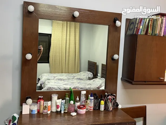اثاث غرفة نوم مستعمل بحالة الجديد بحالة جديدة بدون تخت بحالة ممتازة وأسعار ممتازة السعر قابل للتفاوض