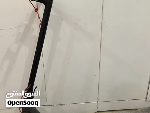 سكوتر كهربائي يمشي بسرعه 70 البطاريه تتحمل لحد 50 كيلو متر مشي بسعر 80 دينار