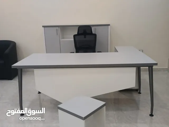 مكتب قياس 200 سم ارجل حديد مع جانبيه وطربيزه وخزانه احدث تشكيله من الاثاث المكتبي المودرن