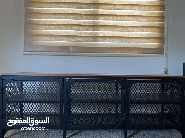 طاولة تلفاز أو ديكور