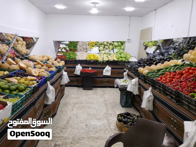 محل خضرة للبيع يلي يبي يشري كامل  وكانا يبي يكون شريك عادي